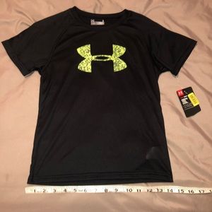 NWT! Under Armour heat gear T-shirt for boys